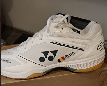 <p>Eerste bedrukking op sportschoenen door RVH-Belgium</p>